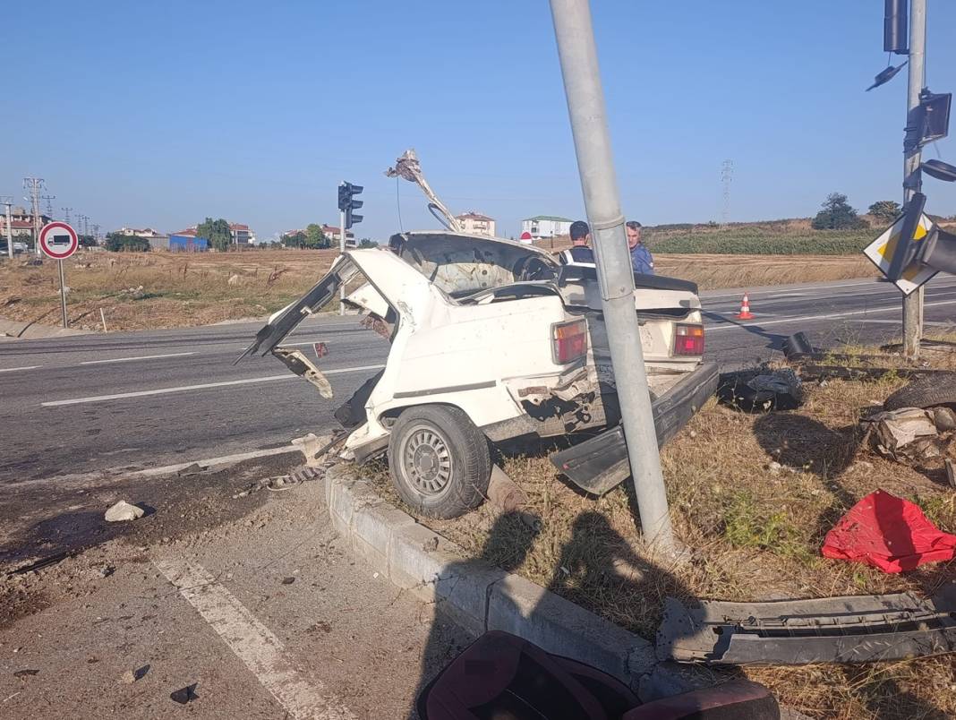 İkiye bölünen araçtan sapasağlam çıktı 2